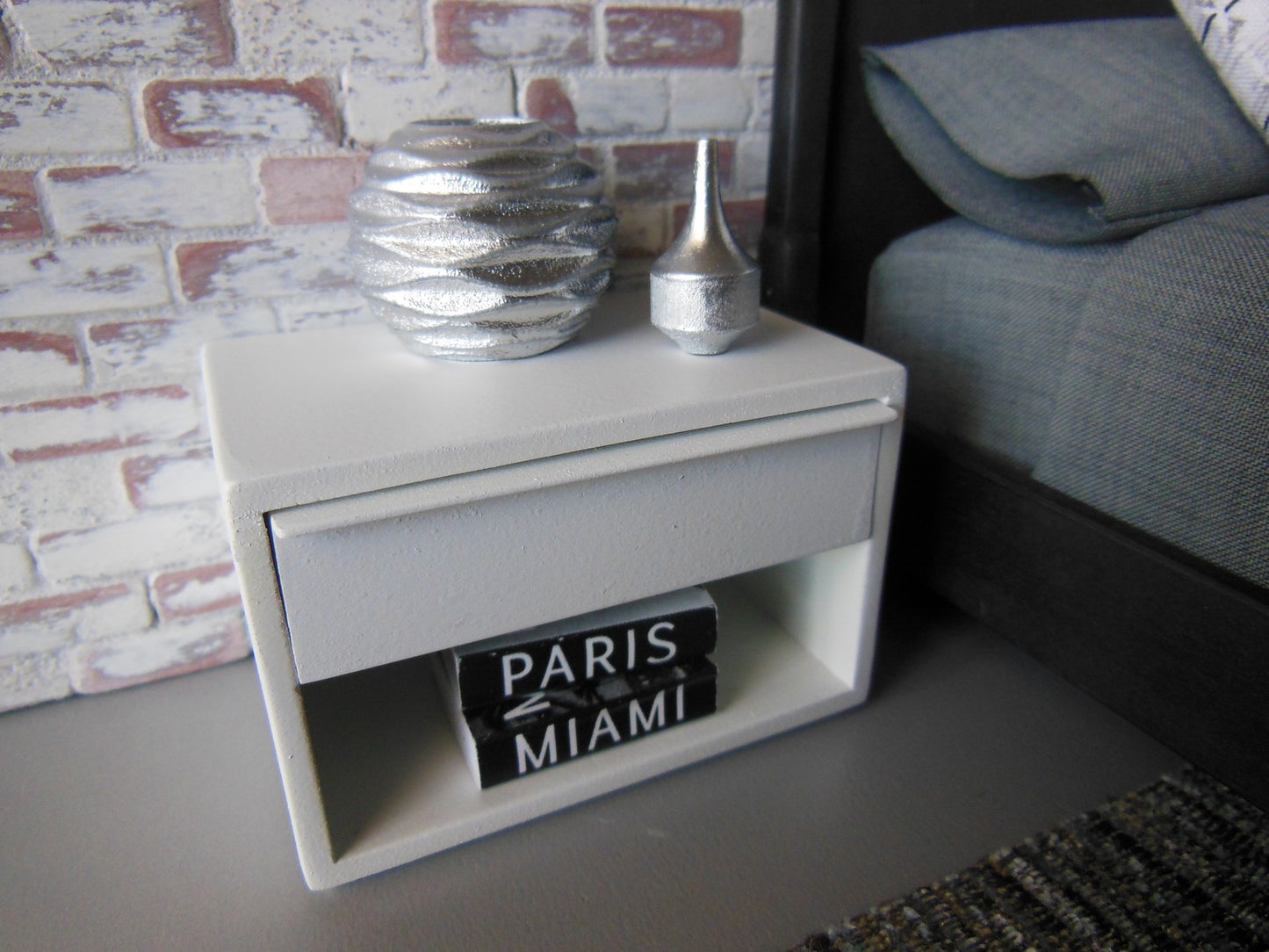 Silver Round Ripple Vase