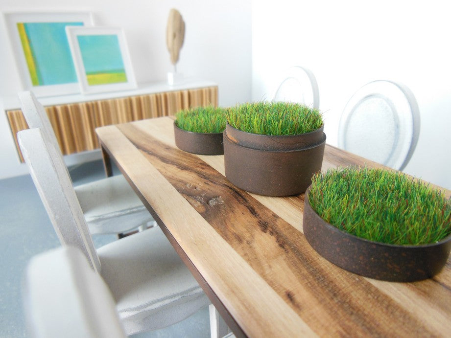 Short Round Rusted Tray with Wheat Grass