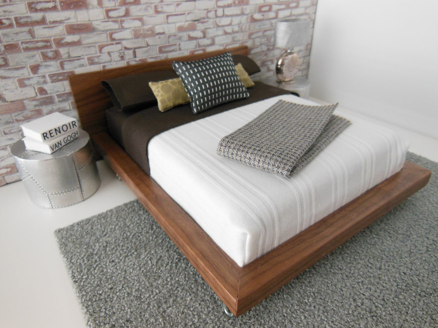 Walnut V Leg Bed