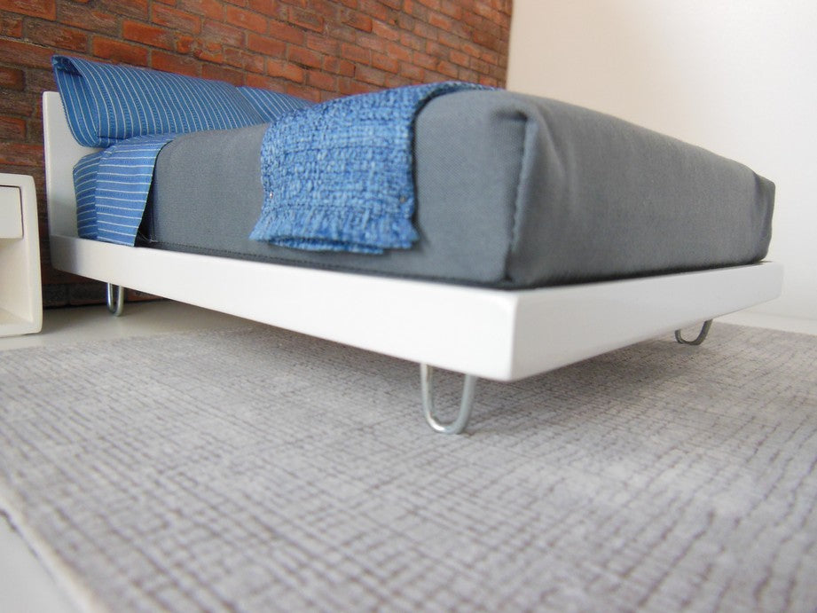 White V Leg Bed