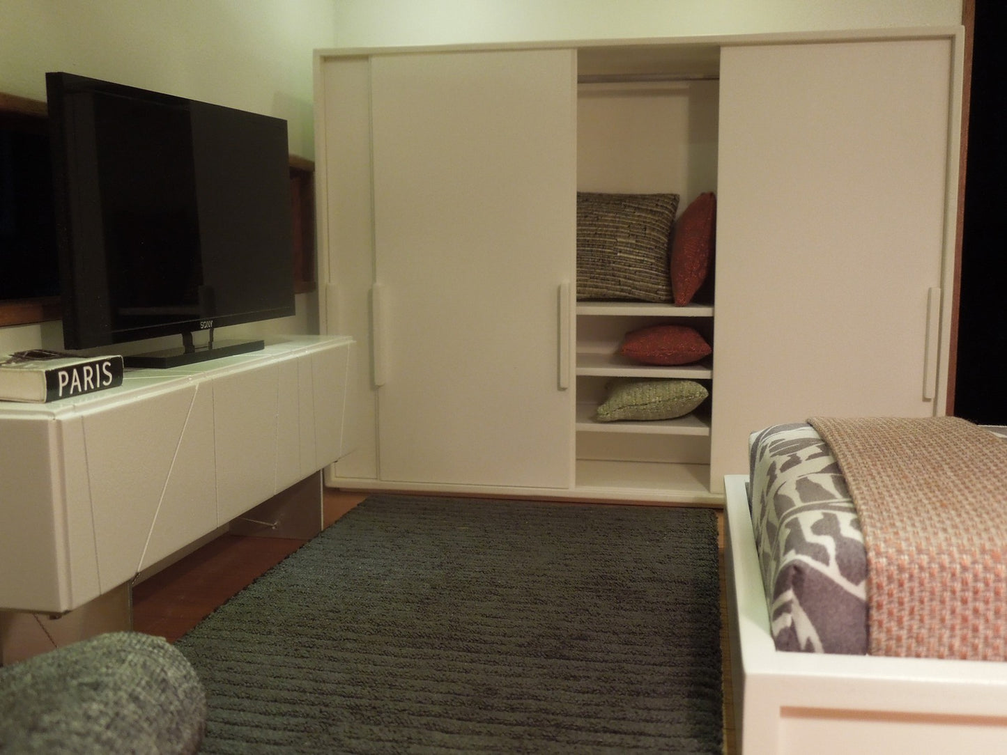Canta Wardrobe Unit with 3 Sliding Doors in White