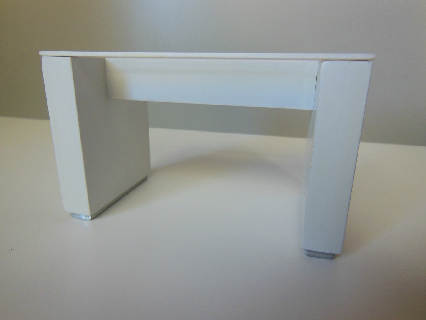 Altra Desk in White