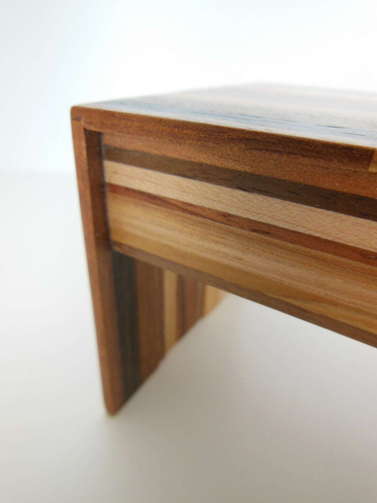 M.U.T.T. Desk