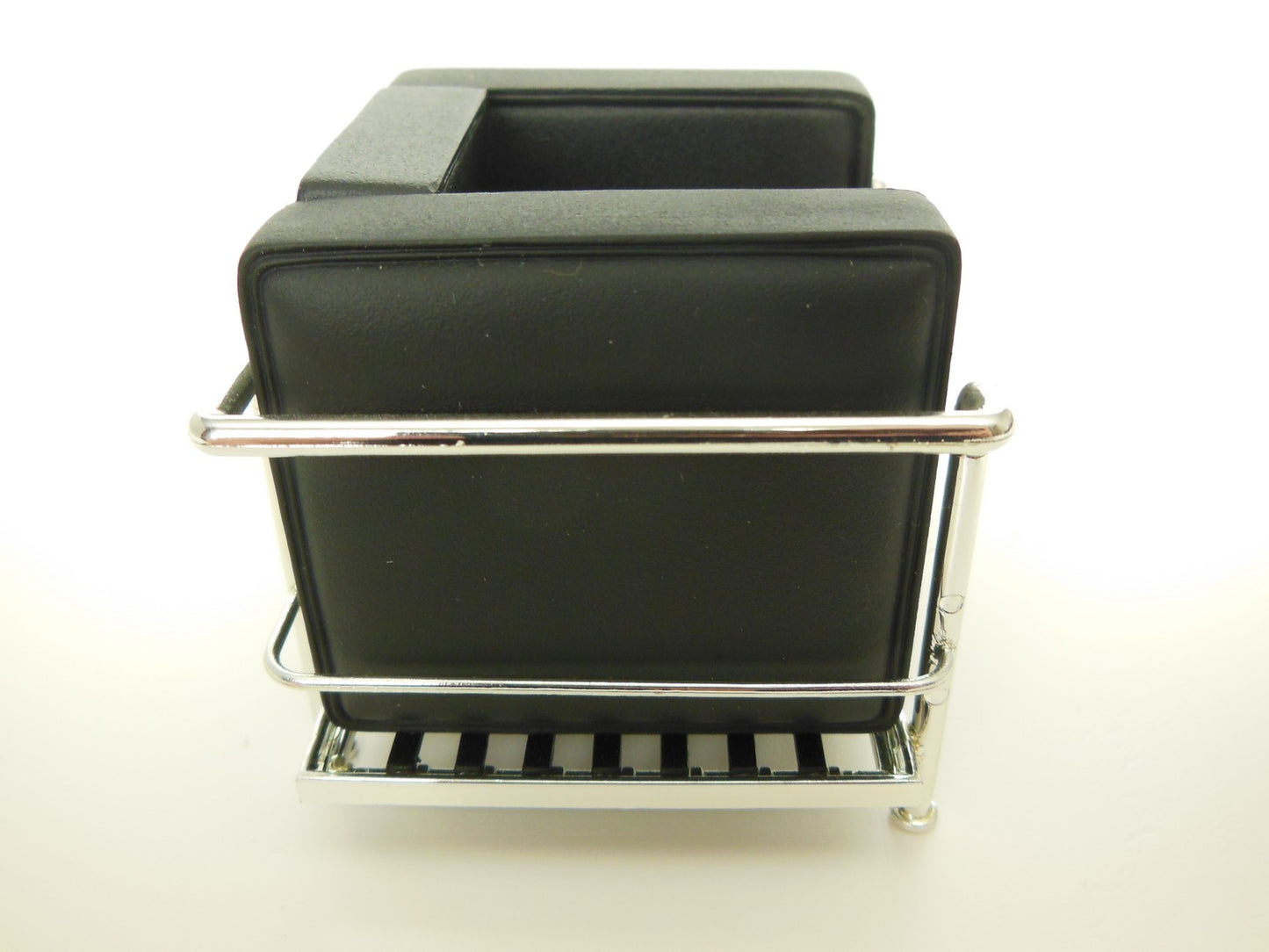Le Corbusier Petit Lounge Chair Stock Black