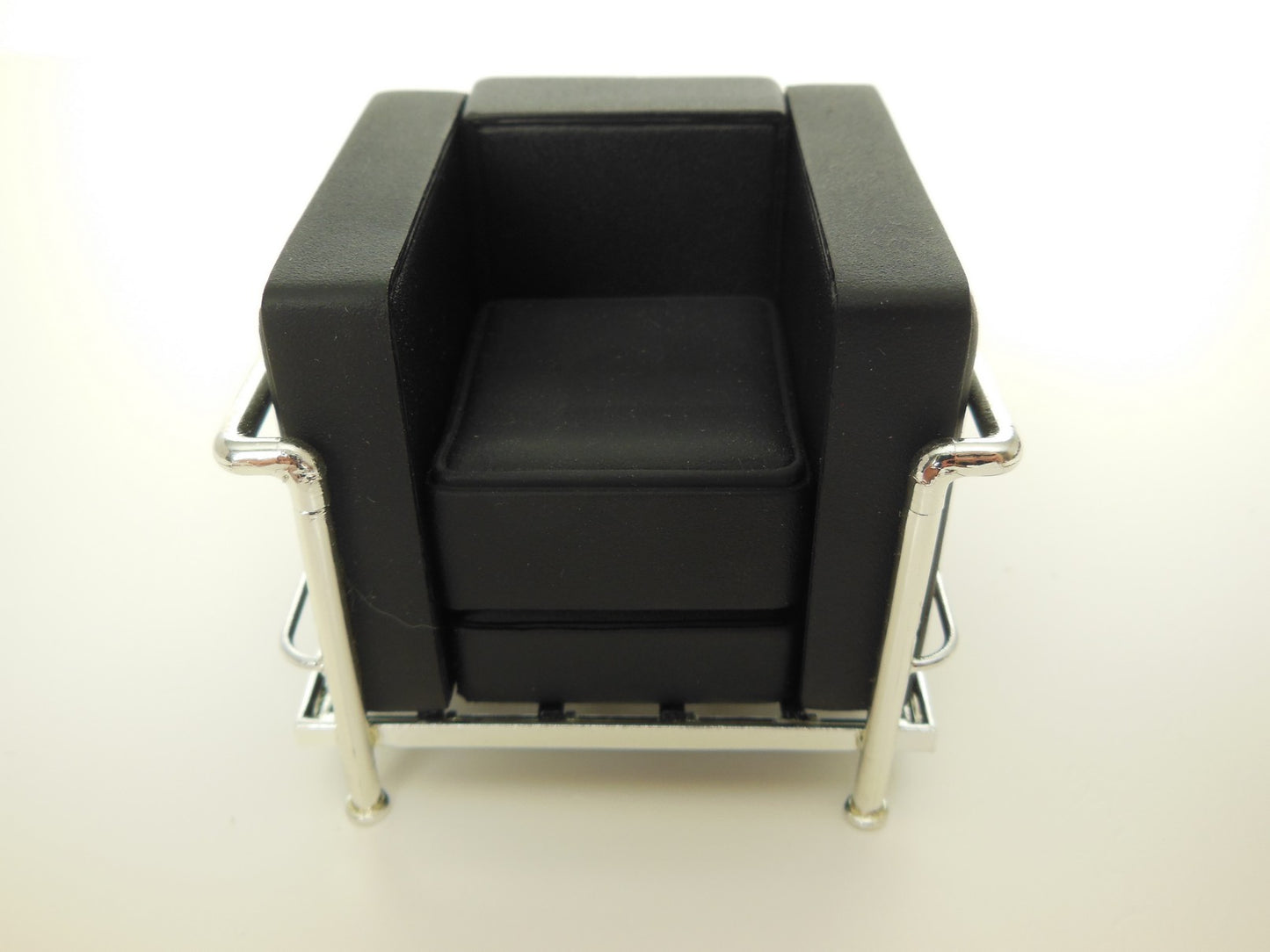 Le Corbusier Petit Lounge Chair Stock Black