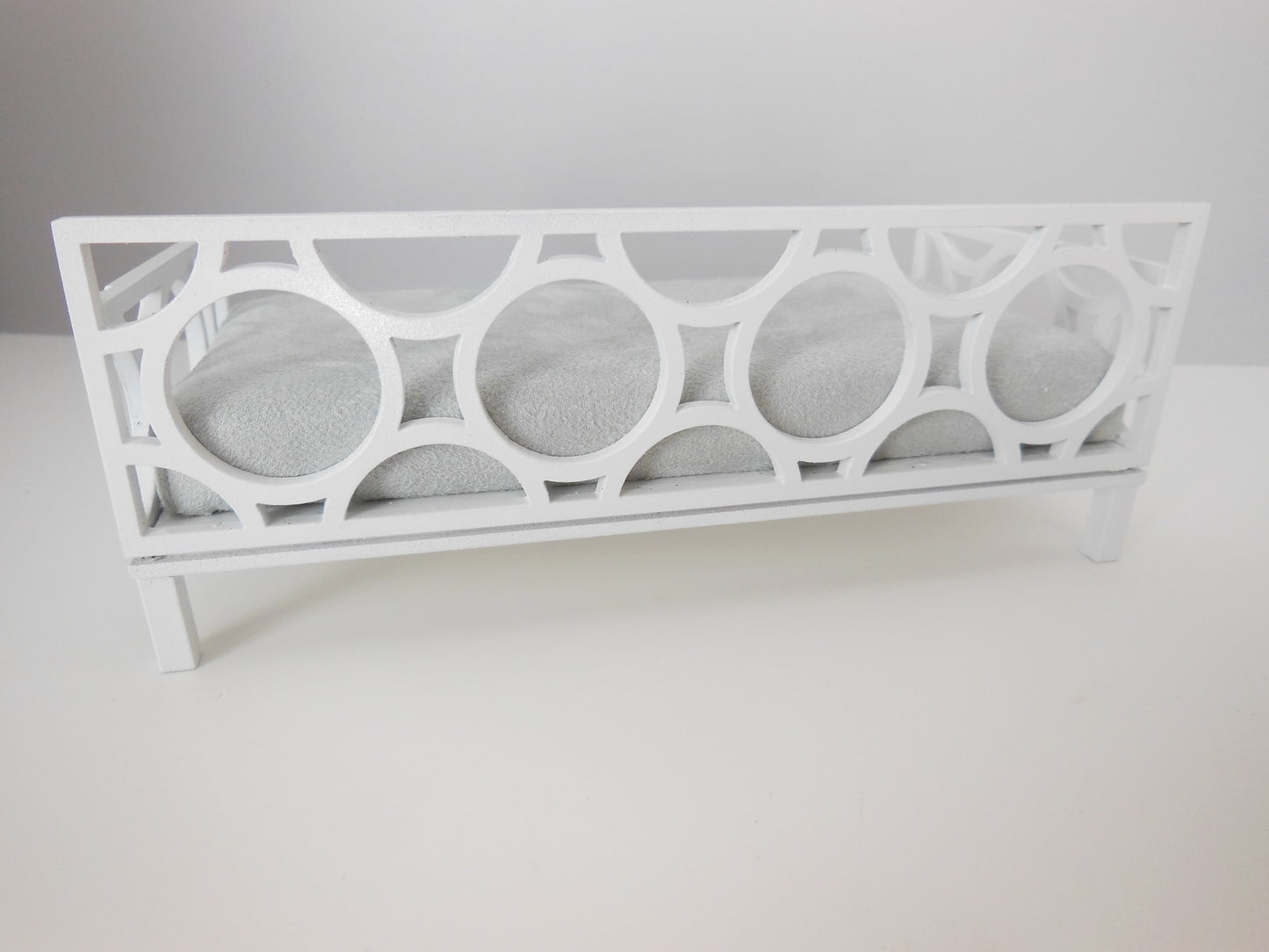 Cortez Daybed with White Frame and Gray Mattress