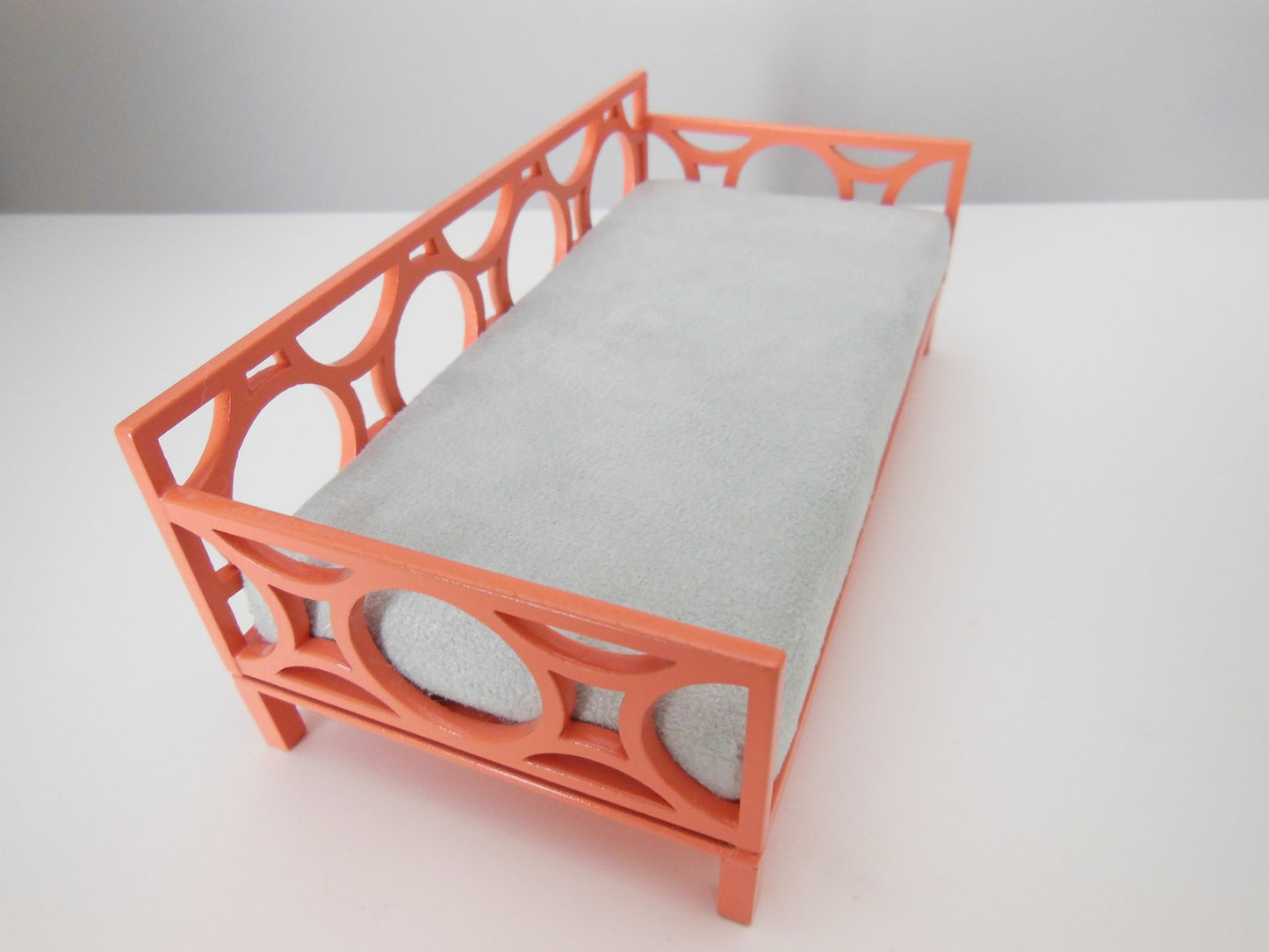 Cortez Daybed with Coral Frame and Gray Mattress
