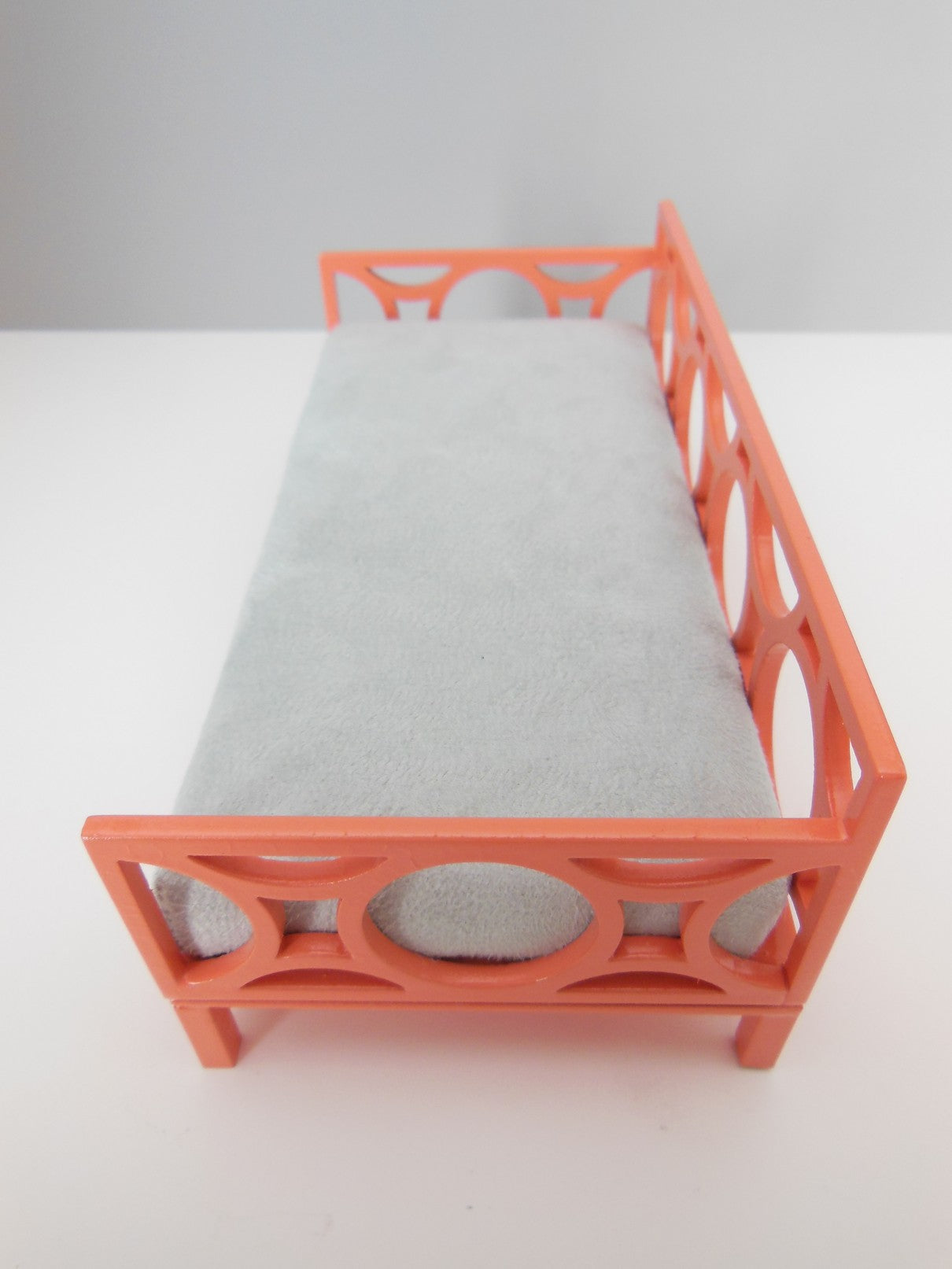 Cortez Daybed with Coral Frame and Gray Mattress