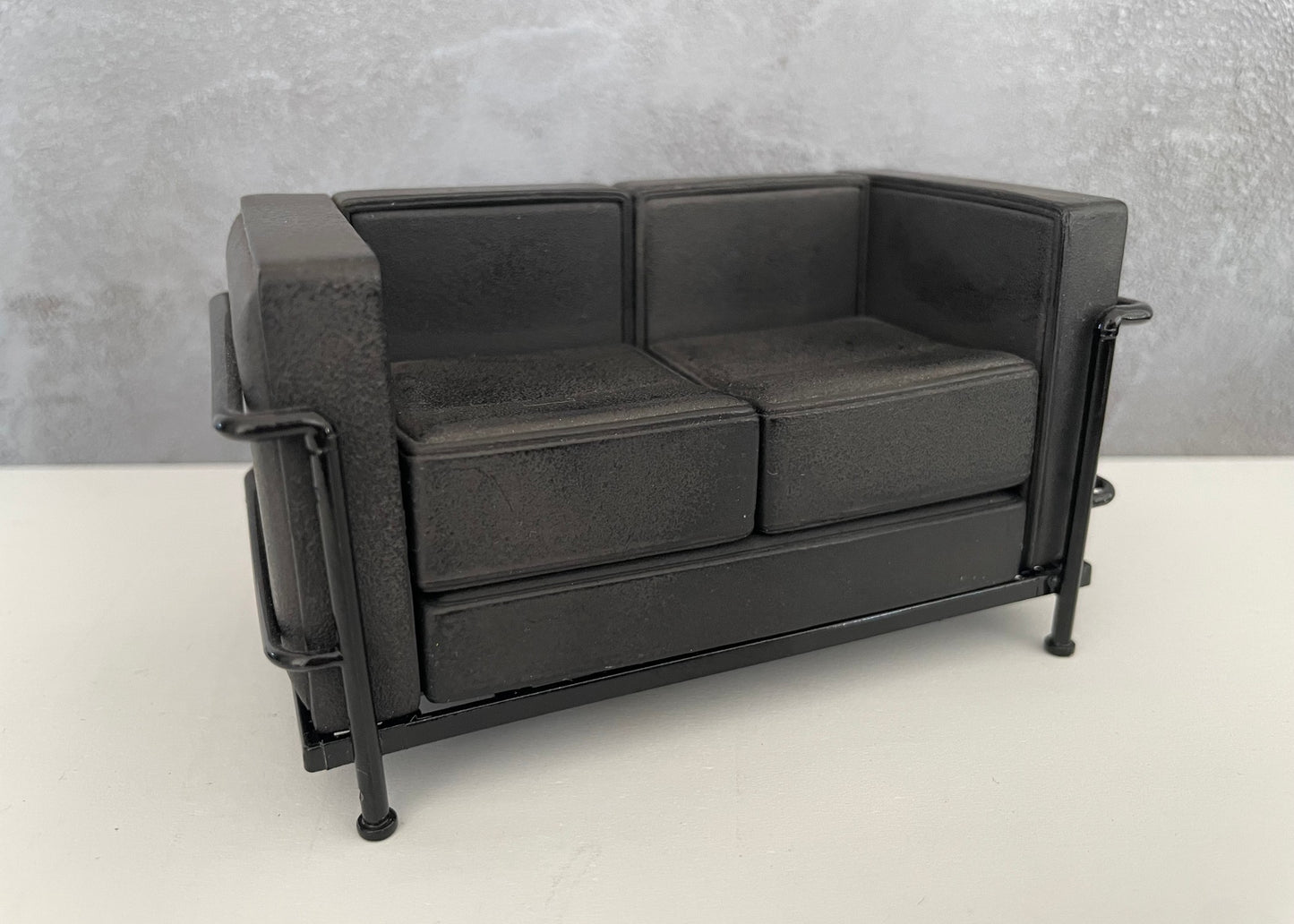 Le Corbusier Petit Lounge Sofa Black with Black Frame