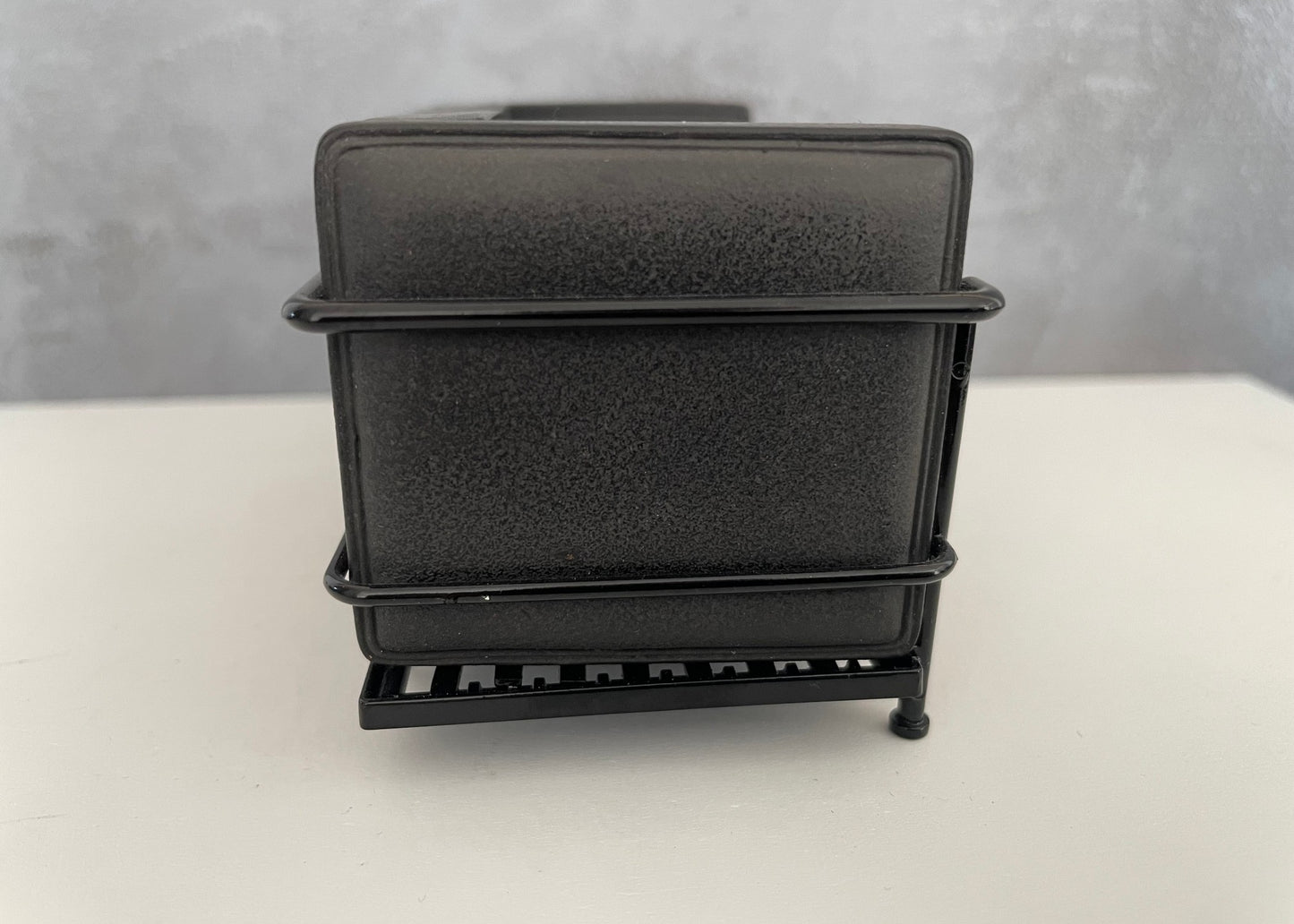 Le Corbusier Petit Lounge Sofa Black with Black Frame