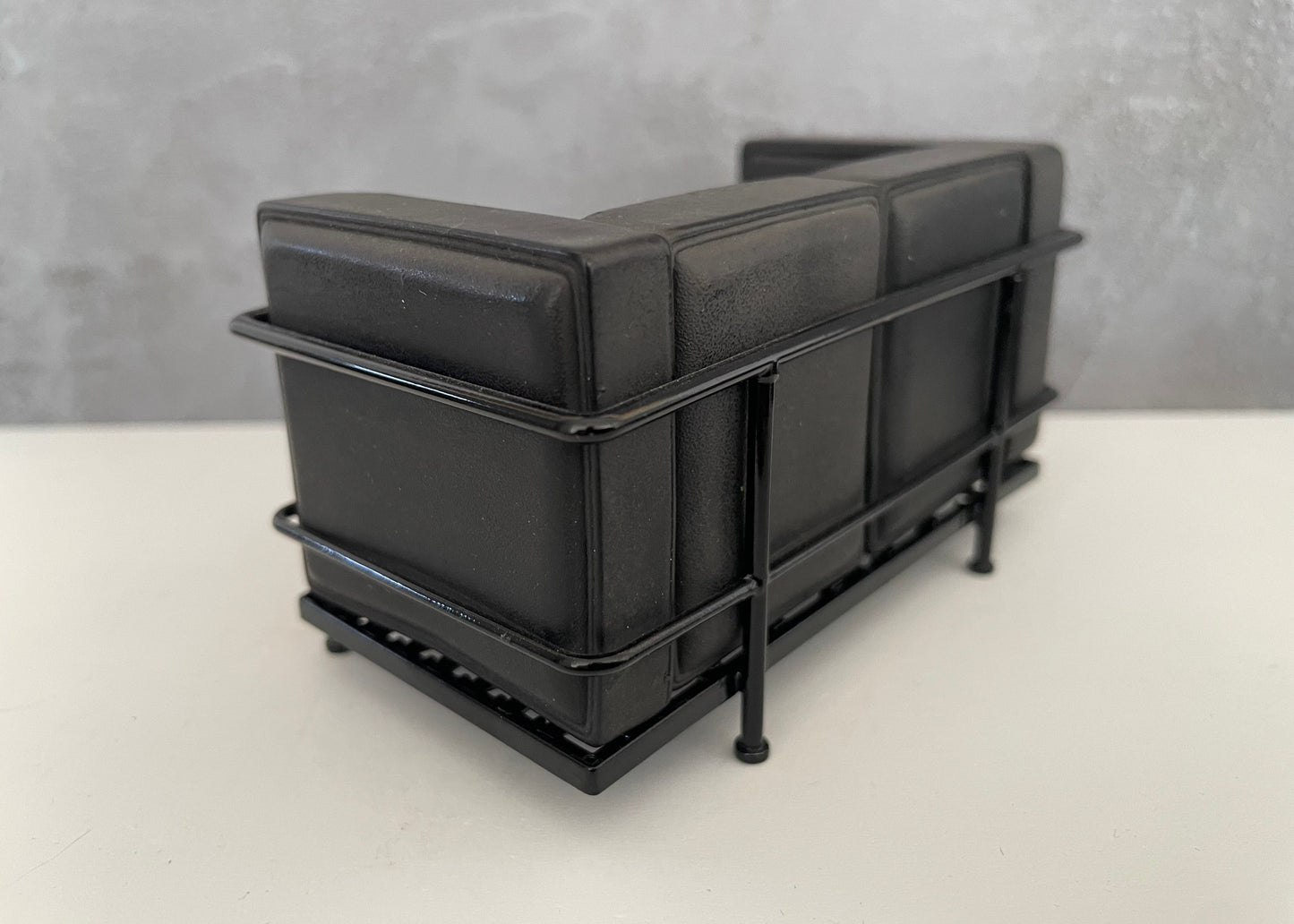 Le Corbusier Petit Lounge Sofa Black with Black Frame