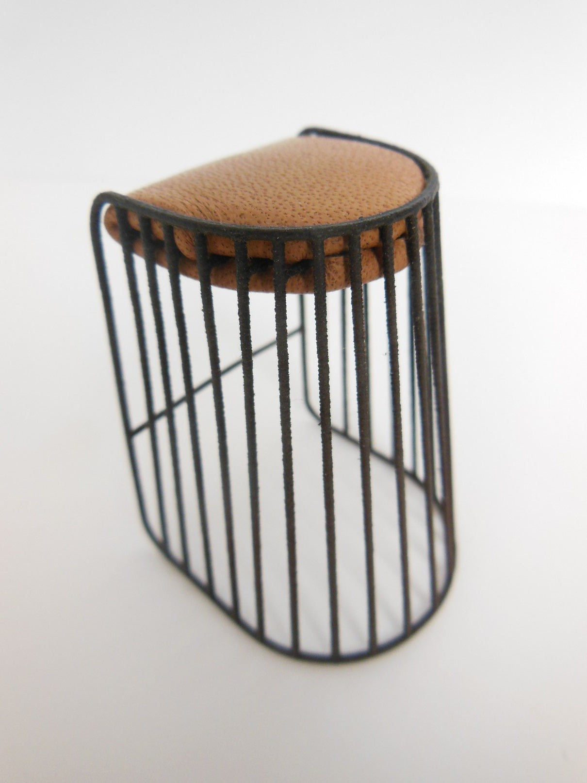 Bride's Veil Counter Stool Black/Tan