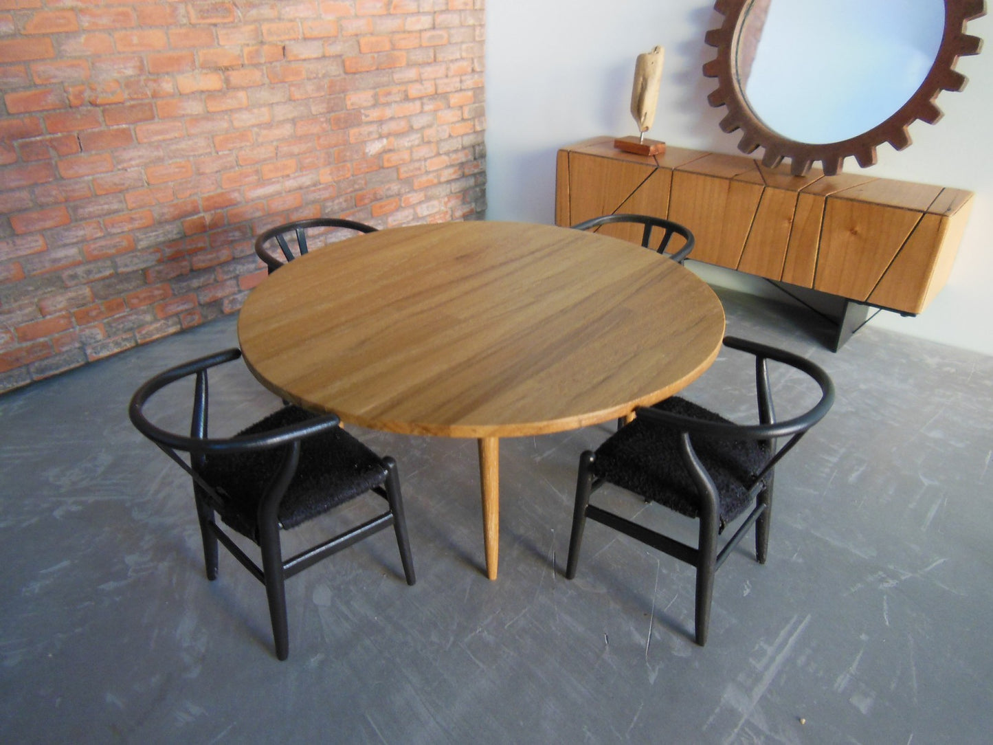 Rosum Dining Table in Teak