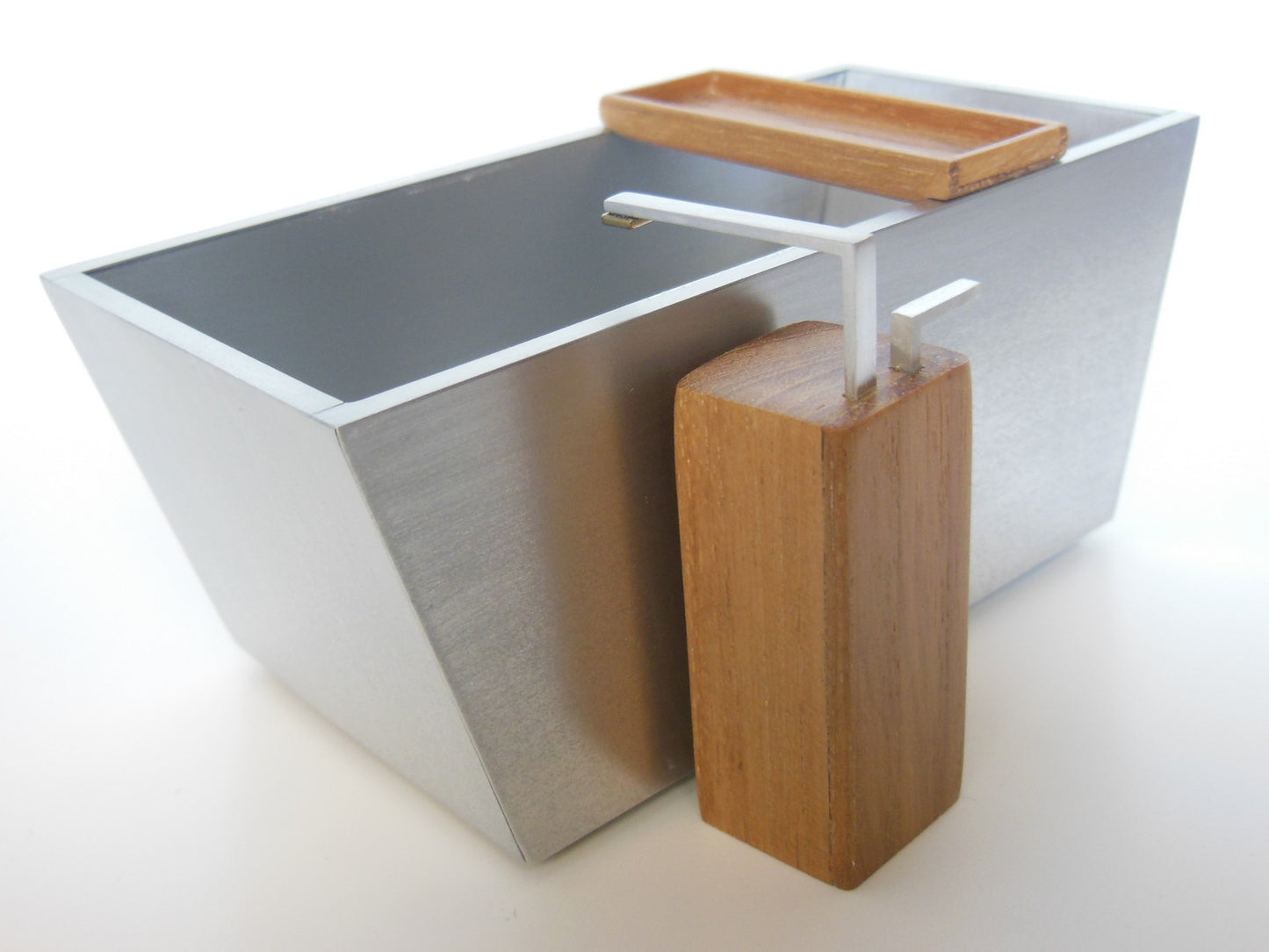 Adagio Aluminum Tub with Teak Spigot