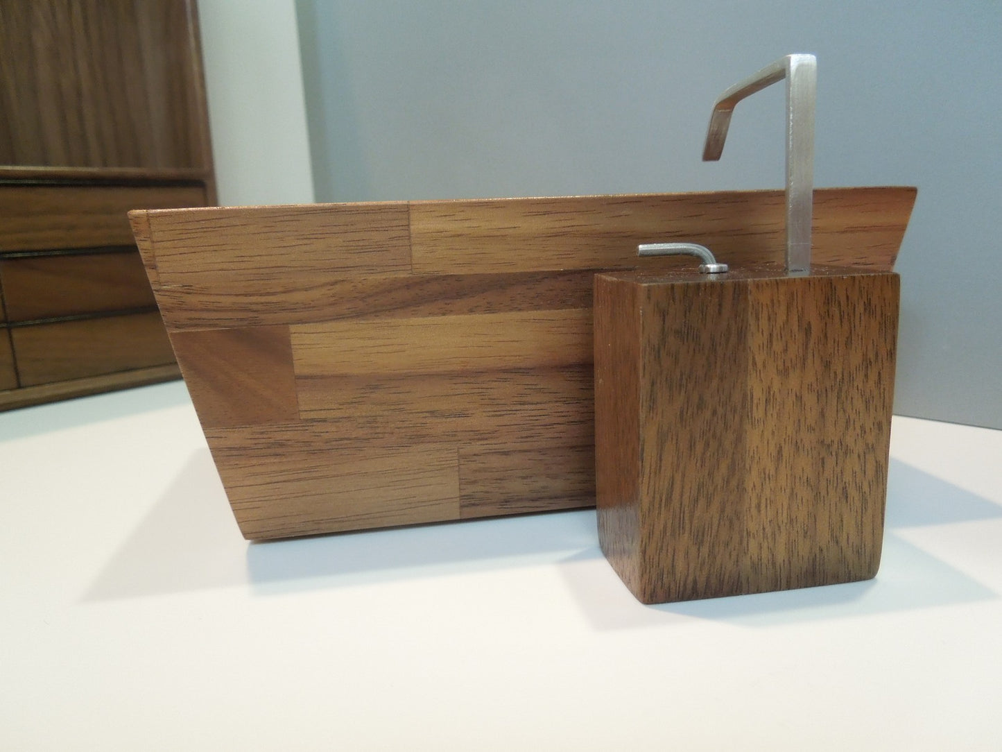 Adagio Tub in Walnut