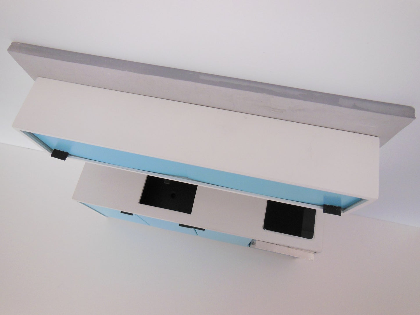Efficiency Kitchen with Upper Cabinet in Blue