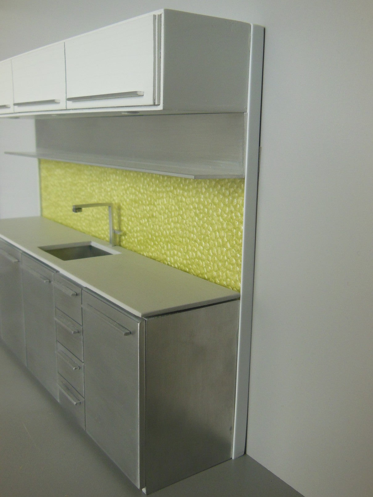 Essex Kitchen with Clear Backsplash