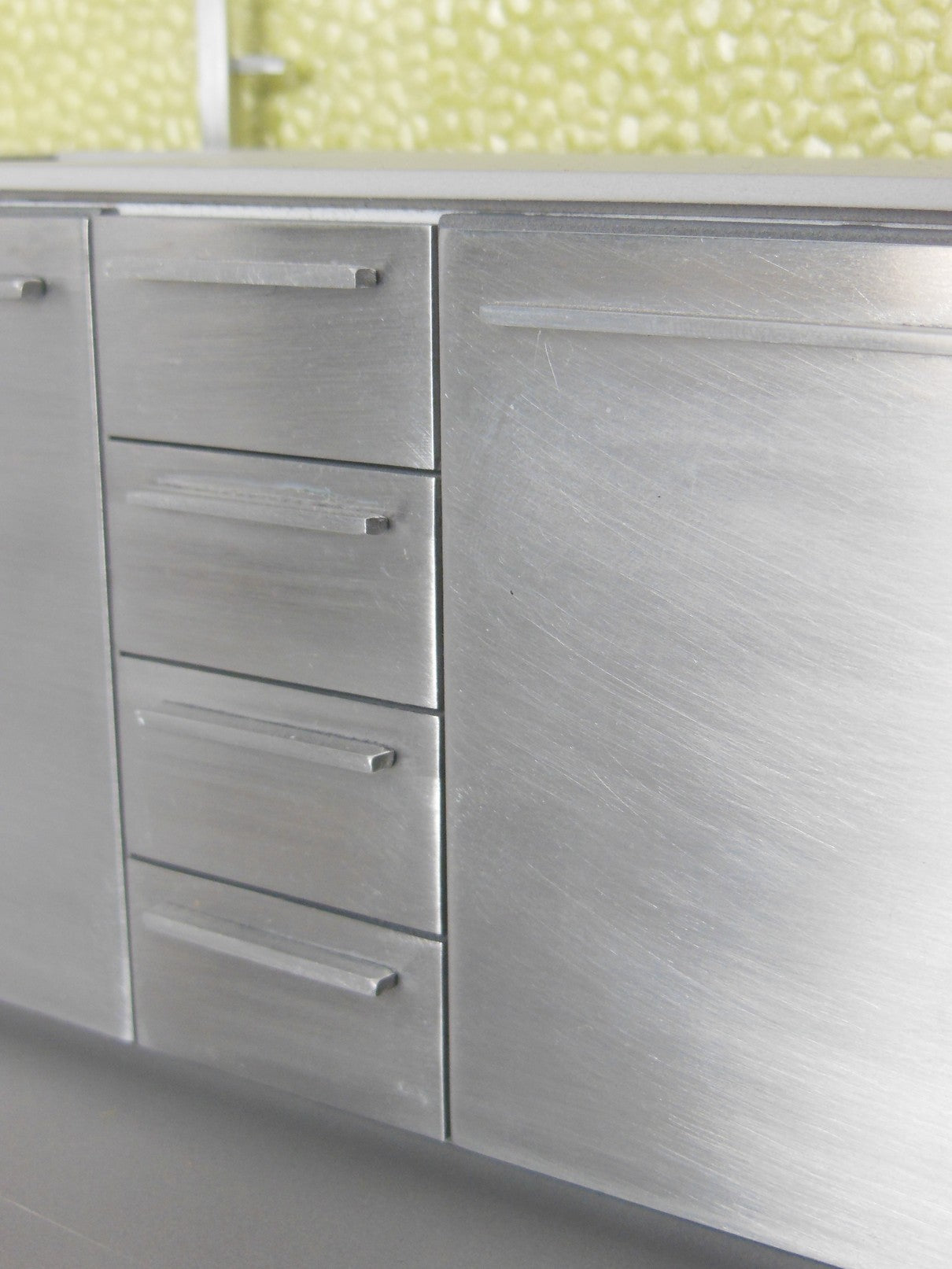 Essex Kitchen with Clear Backsplash
