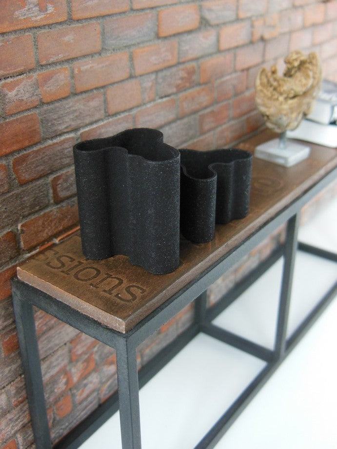 Short Wave Vase in Black