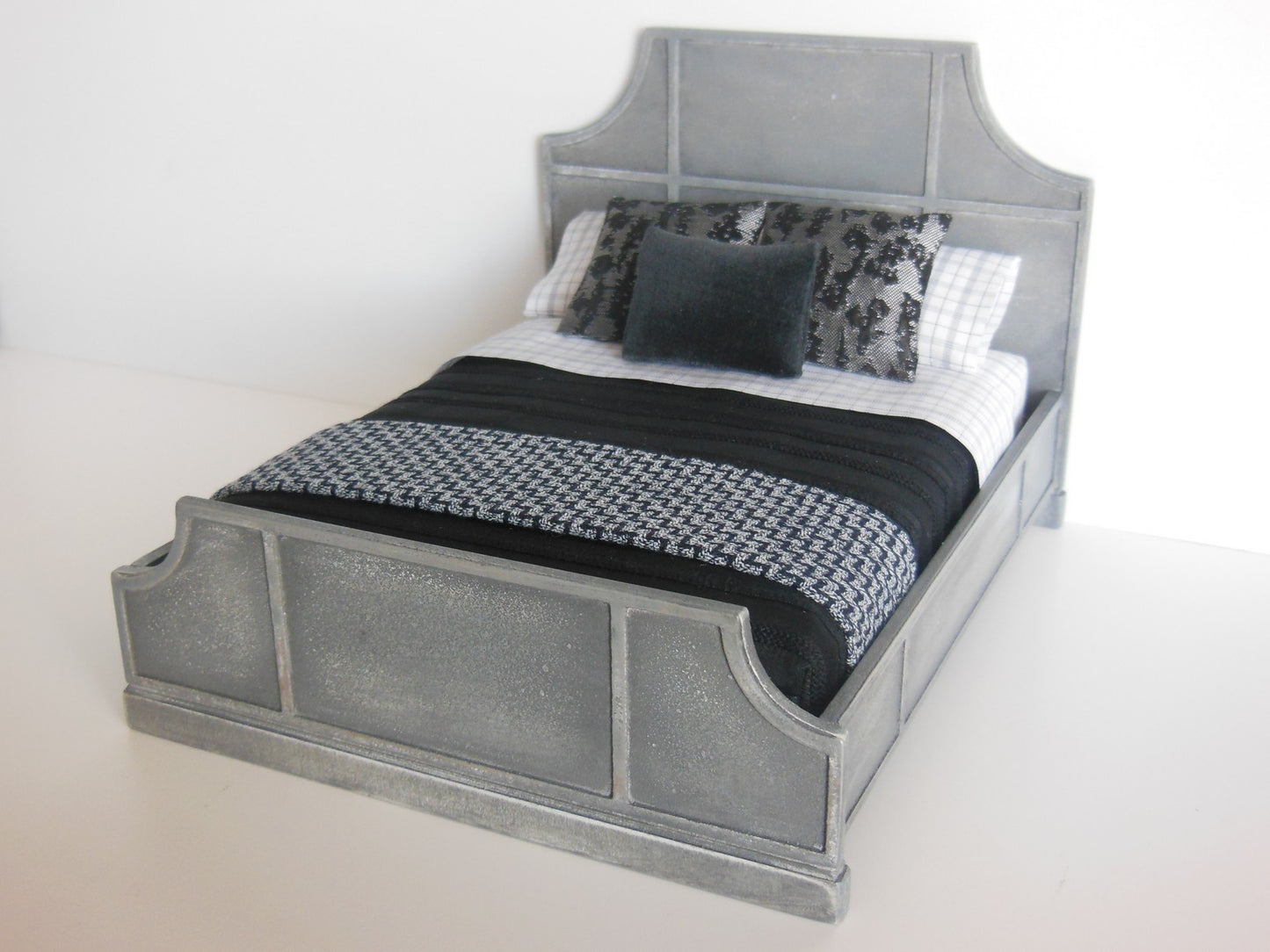Cortina Bed in Aged Silver