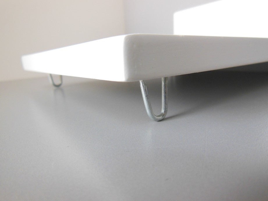 White V Leg Bed