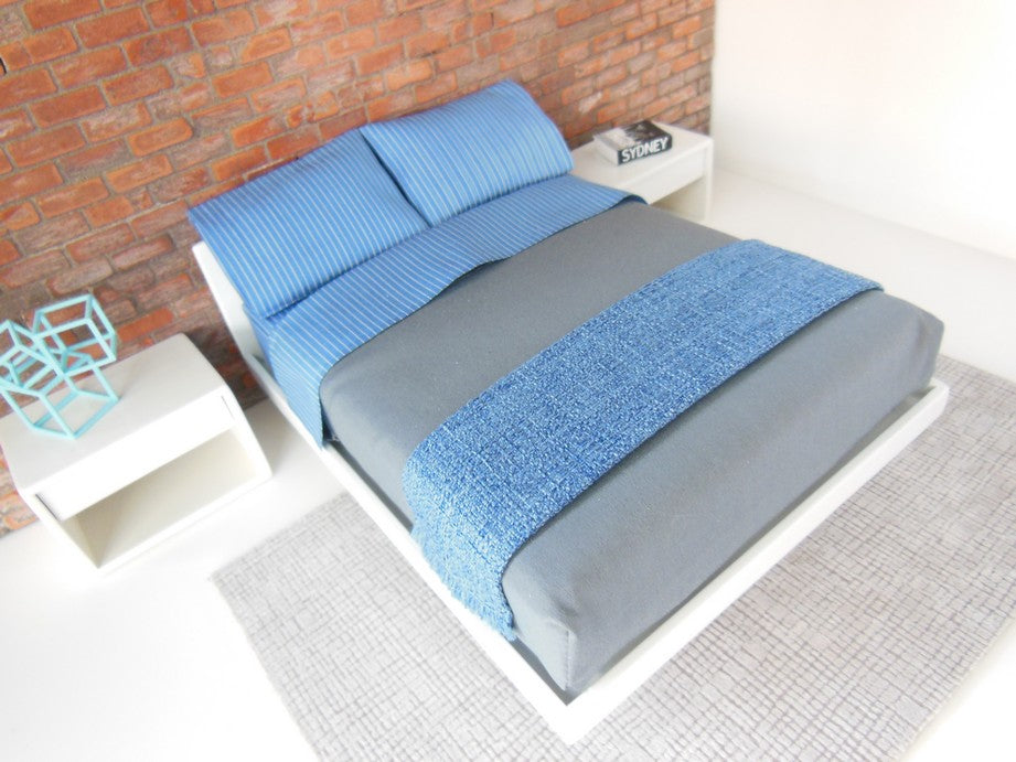 White V Leg Bed