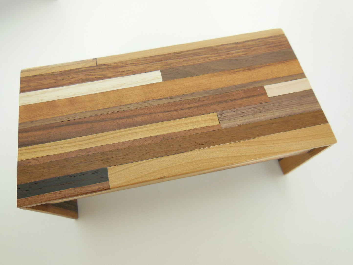 M.U.T.T. Desk