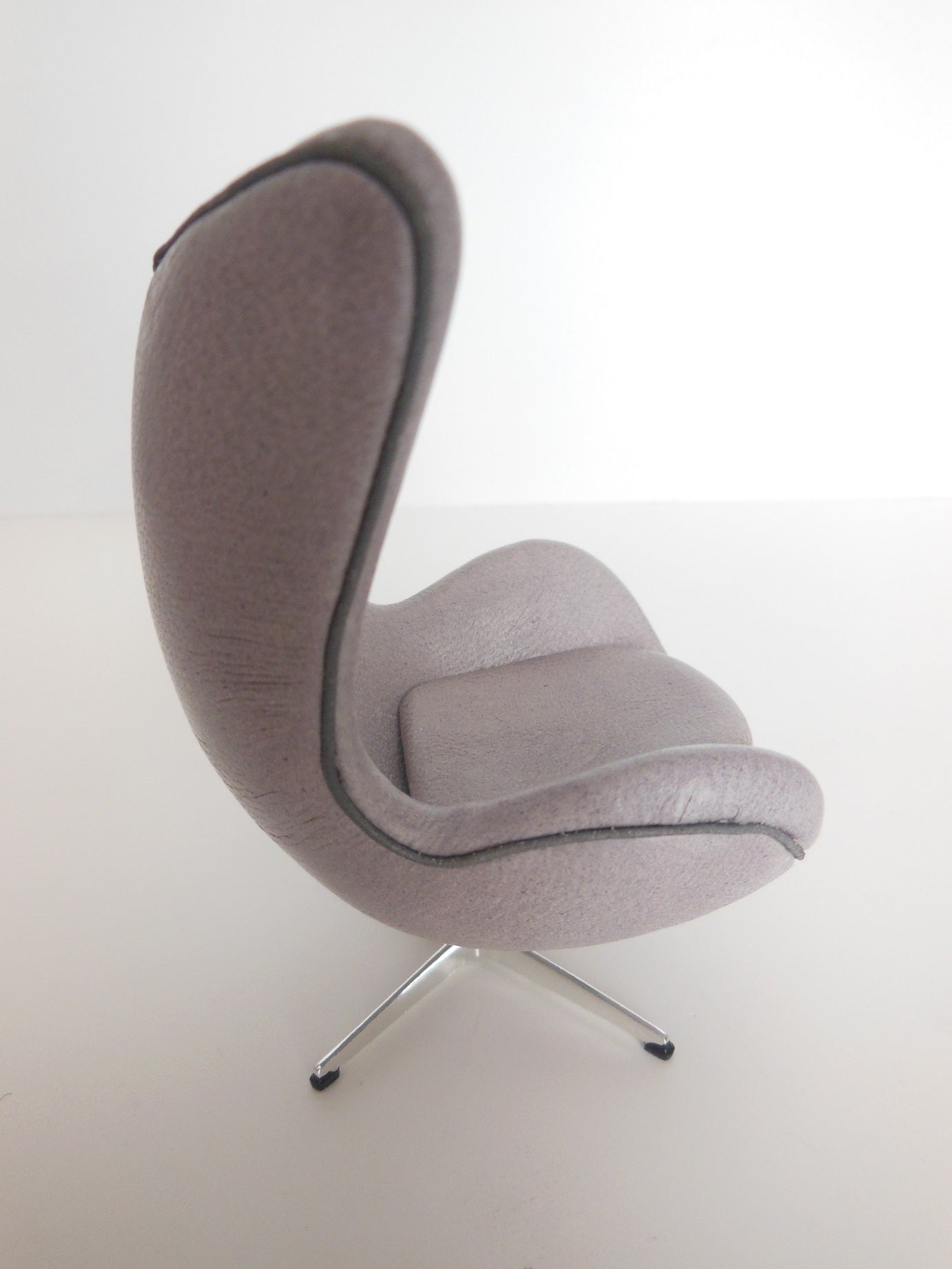 Egg Chair in Gray Leather with Dark Gray Trim