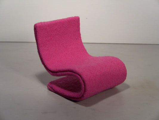 S Chair in Pink