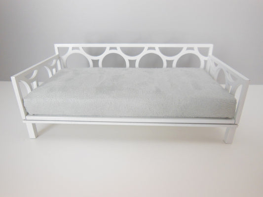 Cortez Daybed with White Frame and Gray Mattress