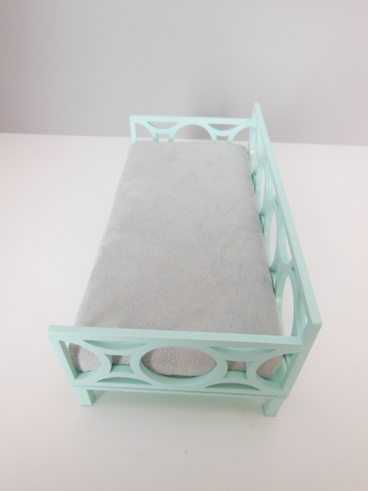 Cortez Daybed with Light Blue Frame and Gray Mattress