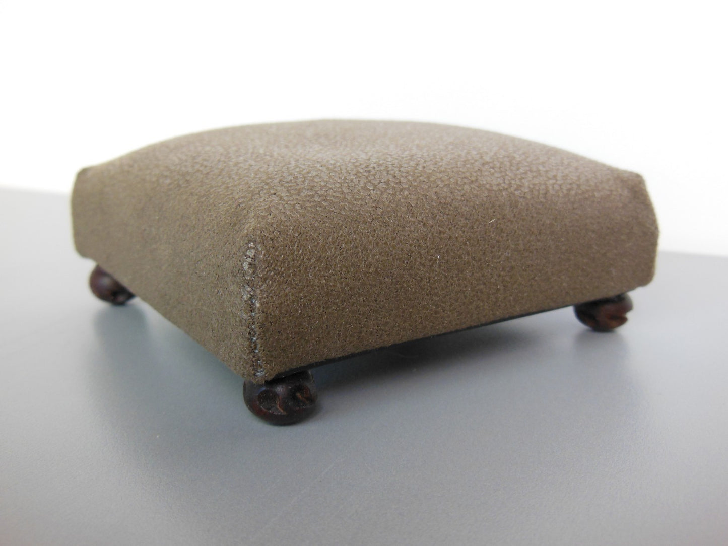 Ottoman in Brown Distressed Leather