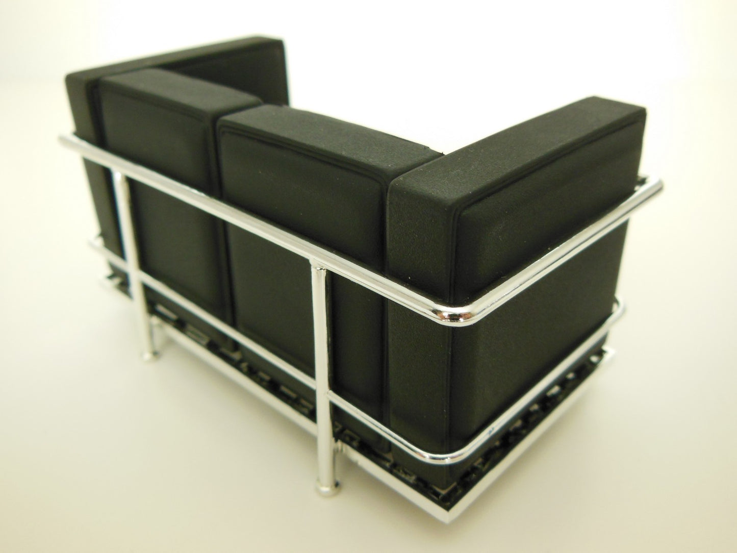 Le Corbusier Petit Lounge Sofa Stock Black