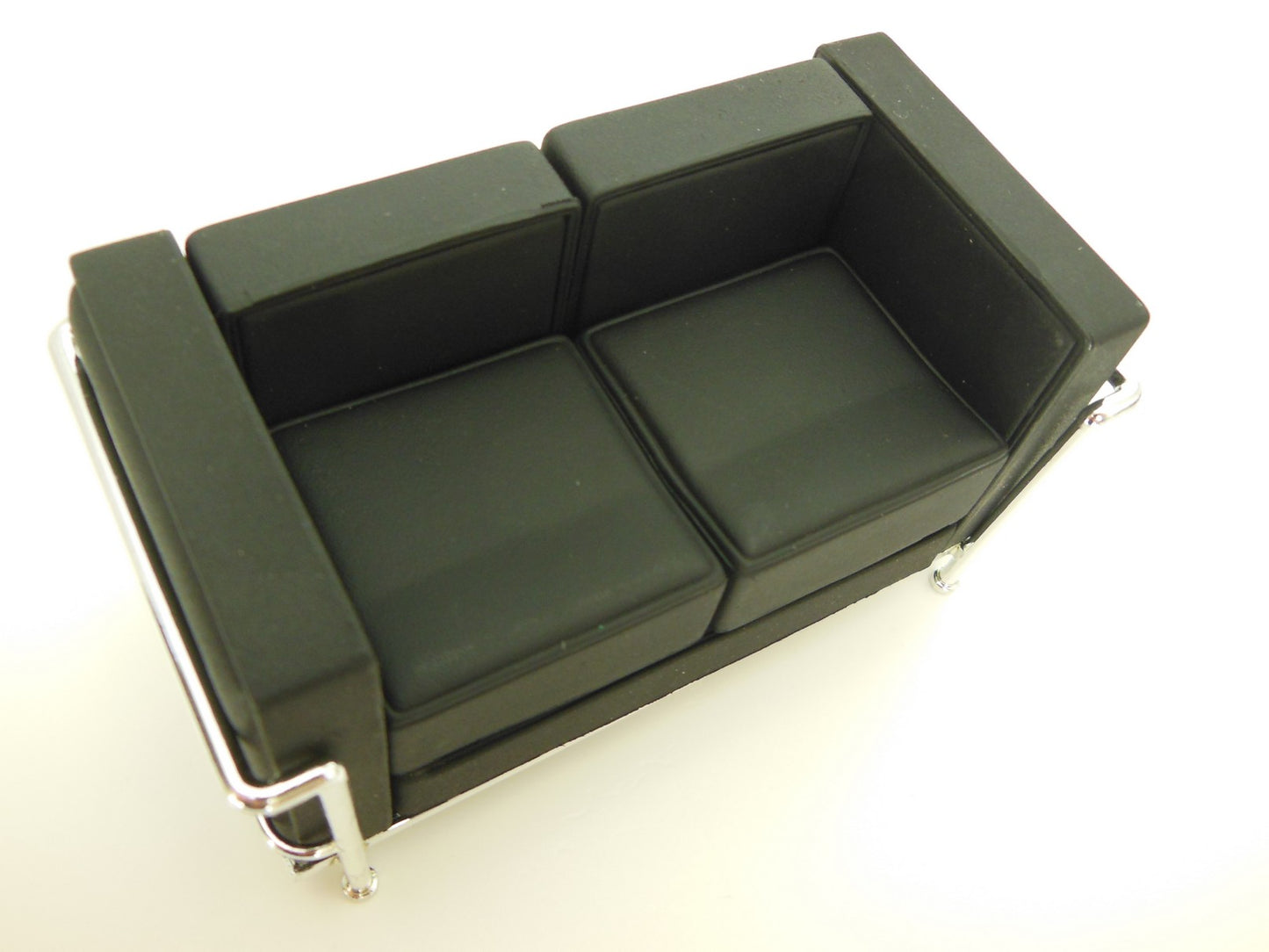 Le Corbusier Petit Lounge Sofa Stock Black
