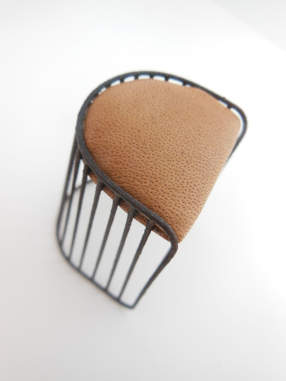 Bride's Veil Counter Stool Black/Tan