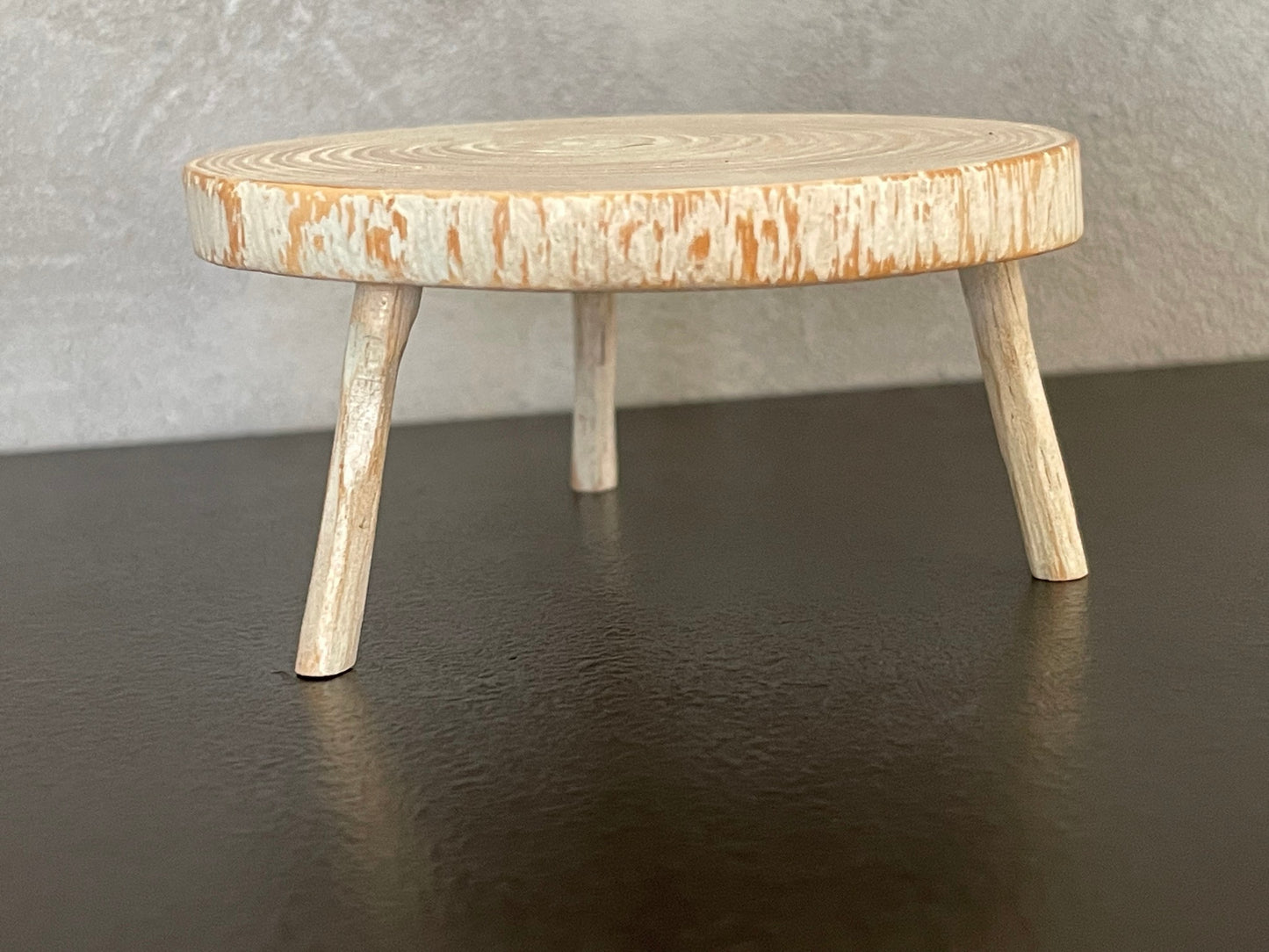 Round White Wash Driftwood Coffee Table with 3 Peg Legs