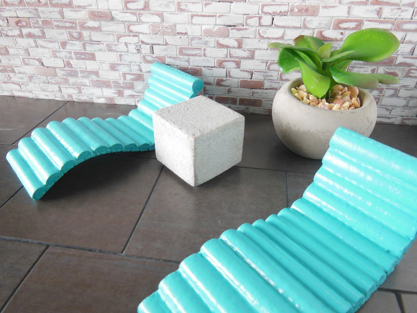 Ribb Chaise in Aqua