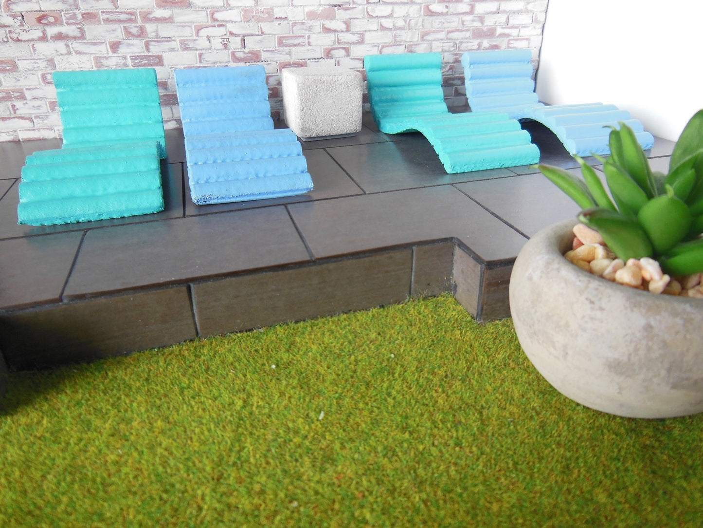 Ribb Chaise in Aqua