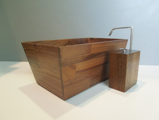 Adagio Tub in Walnut