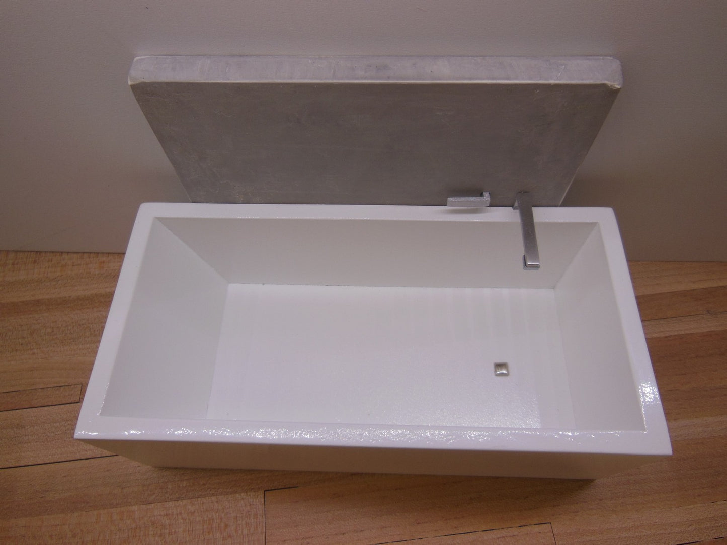 Toki Tub with Concrete Backwall