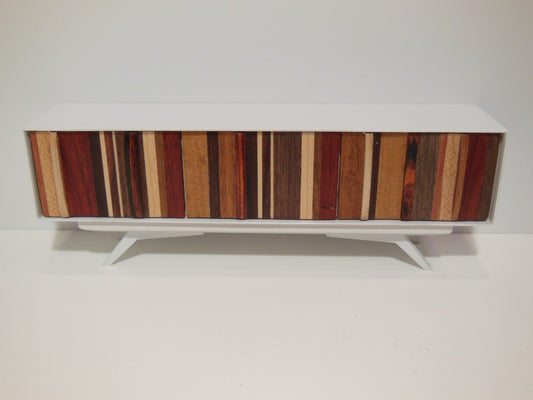 Fynn Console in M.U.T.T. with White Surround