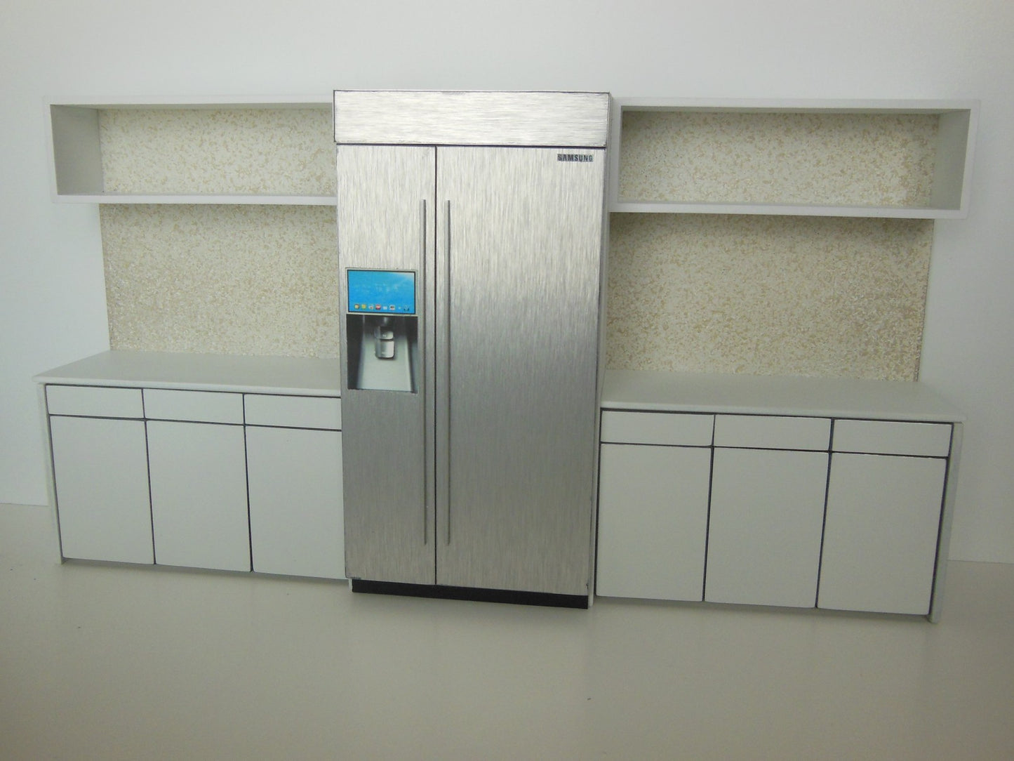Frenton Kitchen in White with Pebble Back Wall