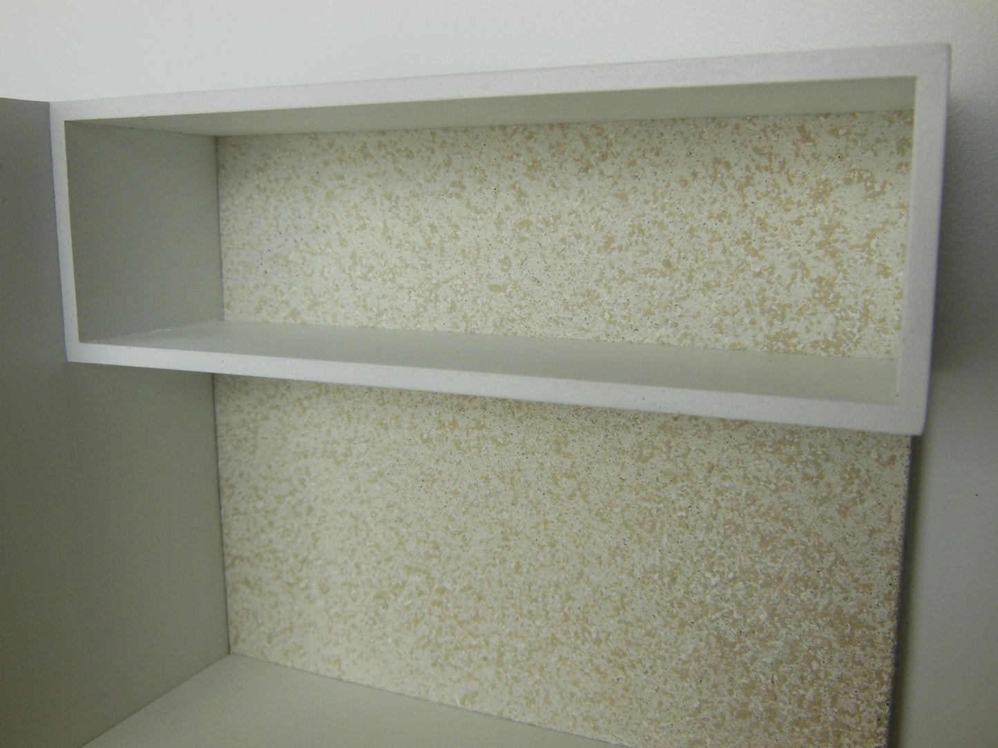 Frenton Kitchen in White with Pebble Back Wall