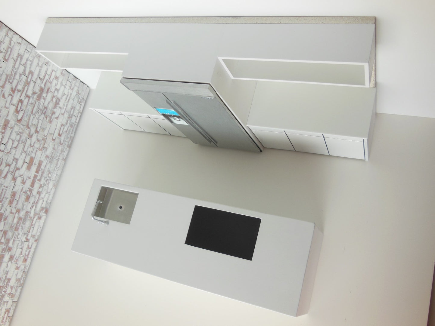 Frenton Kitchen in White with Pebble Back Wall